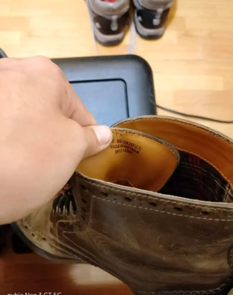 Botas de cuero marrón Clarks con suela resistente - 4