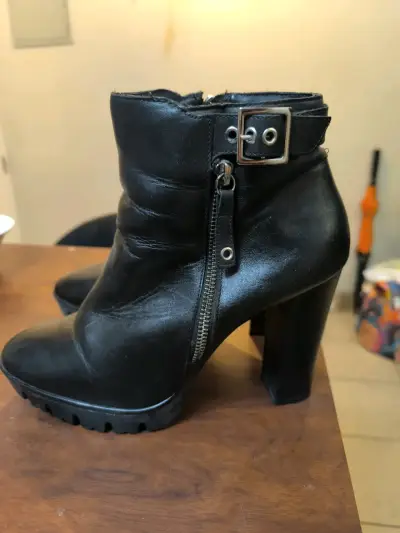 Botines de cuero negro con tacón alto para mujer - miniatura 2