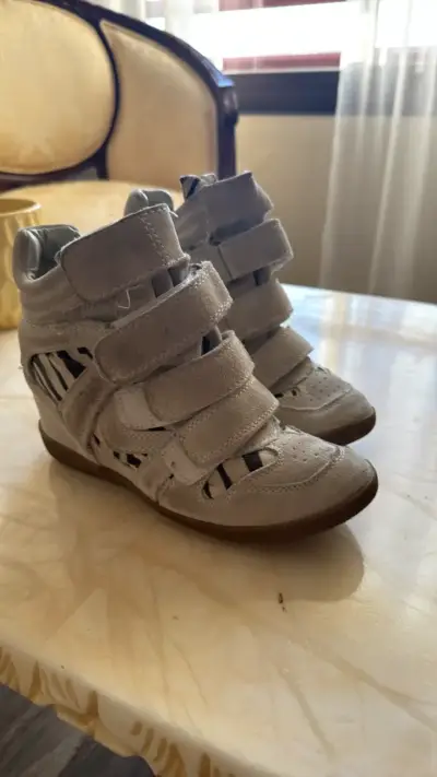 Zapatillas con plataforma beige estilo casual - miniatura 1