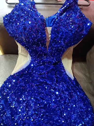 Vestido de noche azul con lentejuelas - miniatura 2