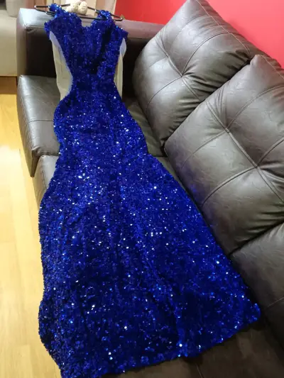Vestido de noche azul con lentejuelas - miniatura 3