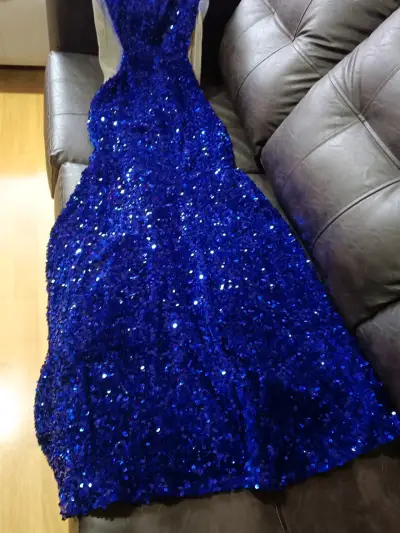 Vestido de noche azul con lentejuelas - miniatura 6