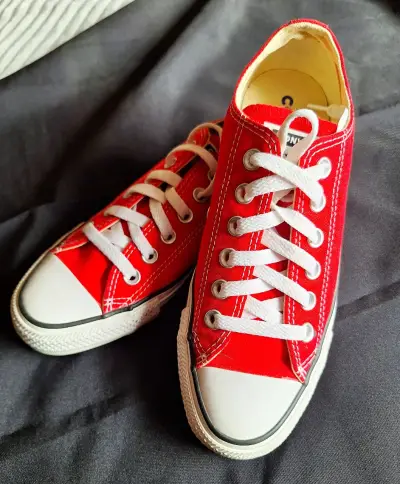 Zapatillas rojas Converse - miniatura 2