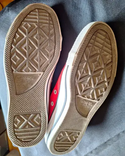Zapatillas rojas Converse - miniatura 3