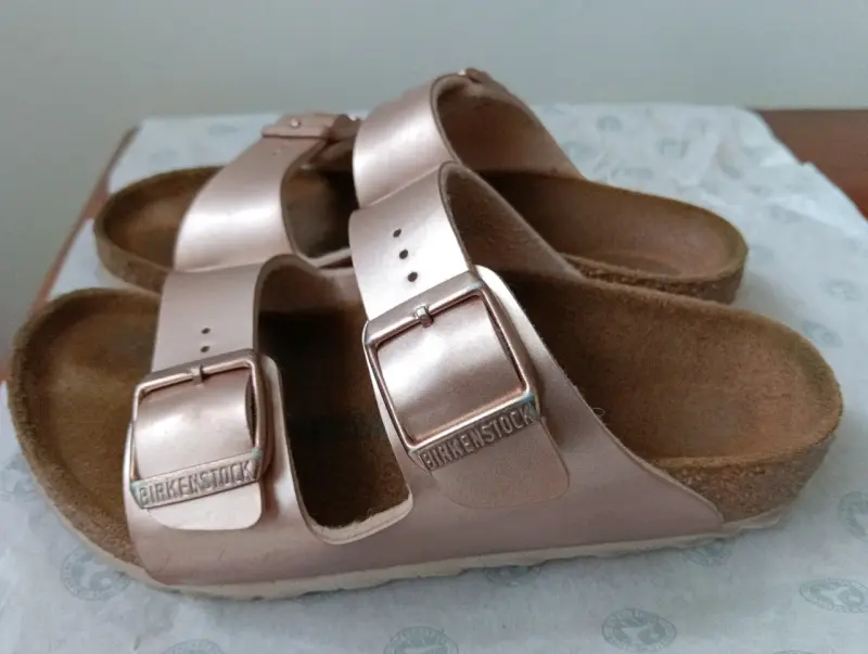Sandalias Birkenstock metálicas con hebillas - 4