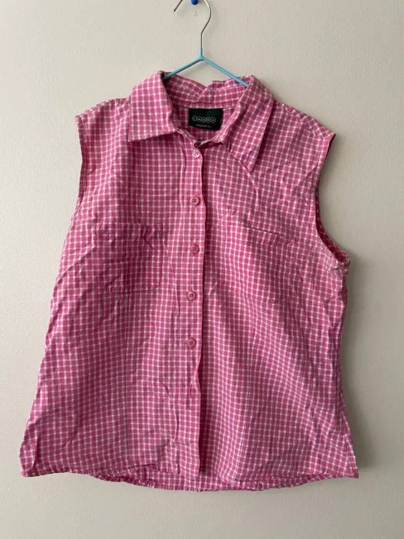 Blusa sin mangas a cuadros rosada