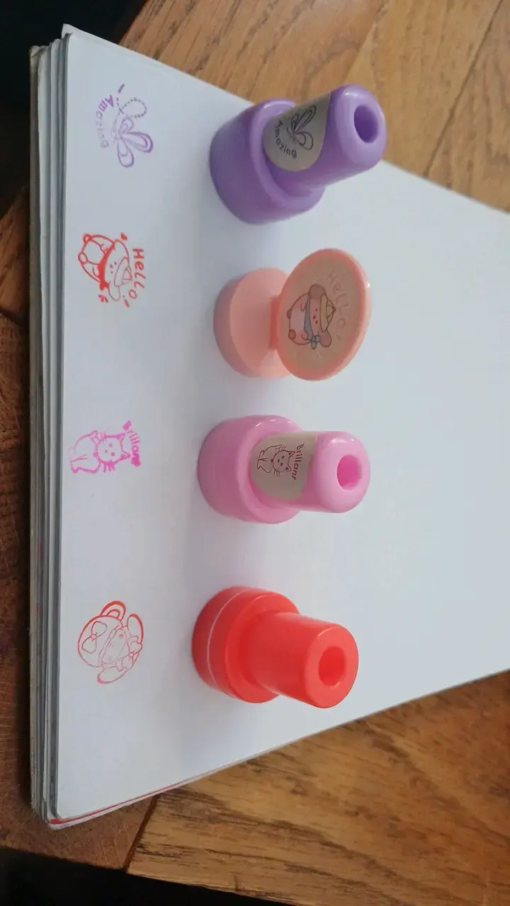 Set de sellos infantiles de colores variados