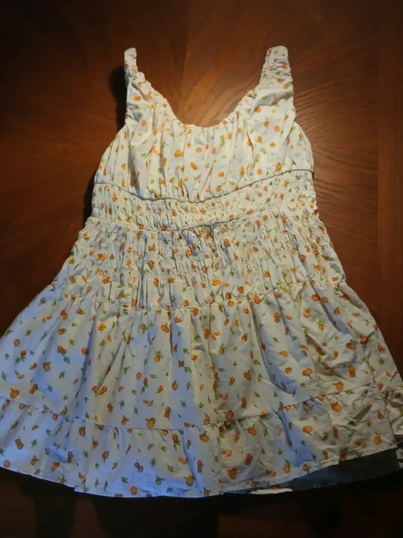 Vestido de verano con estampado de frutas