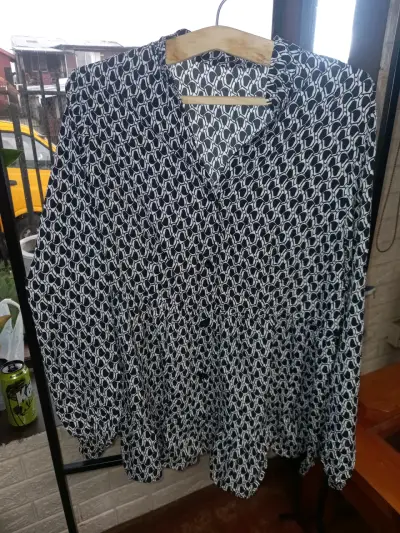 Blusa estampada de mujer en varios diseños - miniatura 1