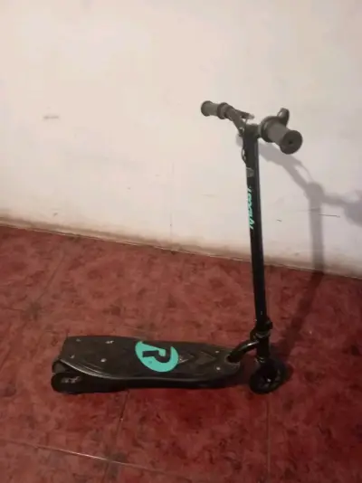 Scooter eléctrico plegable negro - miniatura 1