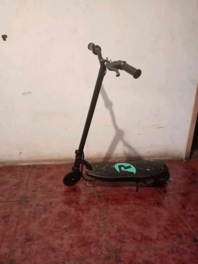 Scooter eléctrico plegable negro - 2