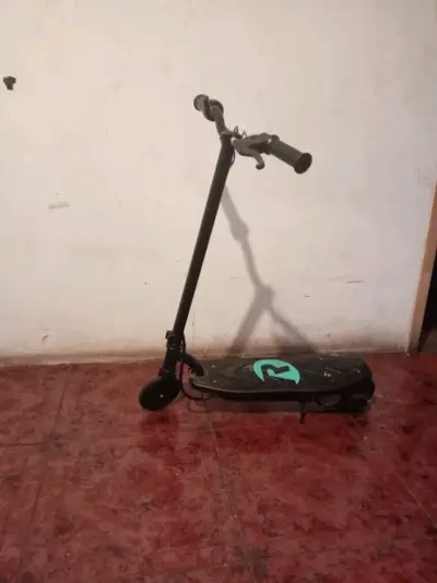 Scooter eléctrico plegable negro - miniatura 2