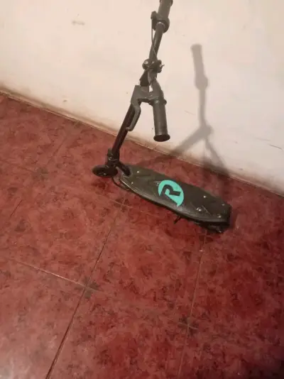 Scooter eléctrico plegable negro - miniatura 3