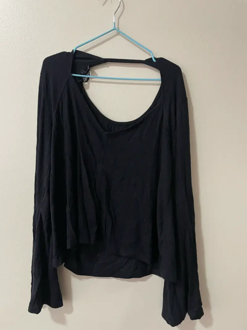 Blusa negra de manga larga