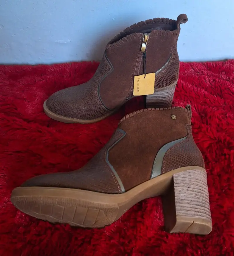 Botines nuevos de cuero marrón con tacón medio - 1