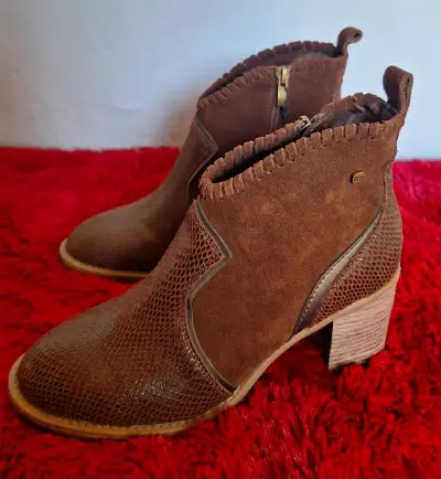 Botines nuevos de cuero marrón con tacón medio - miniatura 2