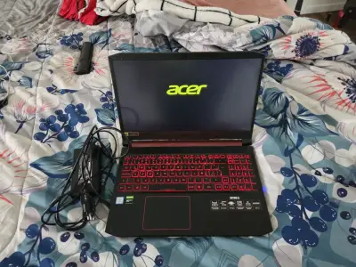 Laptop Acer Nitro 5 con teclado retroiluminado - miniatura 1
