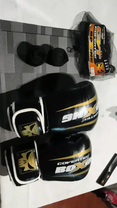 Guantes de Boxeo Covertc con Vendas - miniatura 1