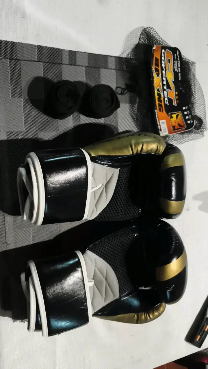 Guantes de Boxeo Covertc con Vendas - 2