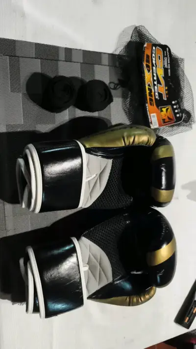 Guantes de Boxeo Covertc con Vendas - miniatura 2