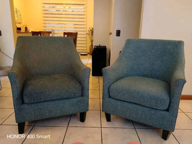 Par de sillones tapizados en tela azul