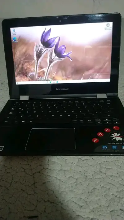 Laptop Lenovo Yoga 300 convertible - miniatura 1