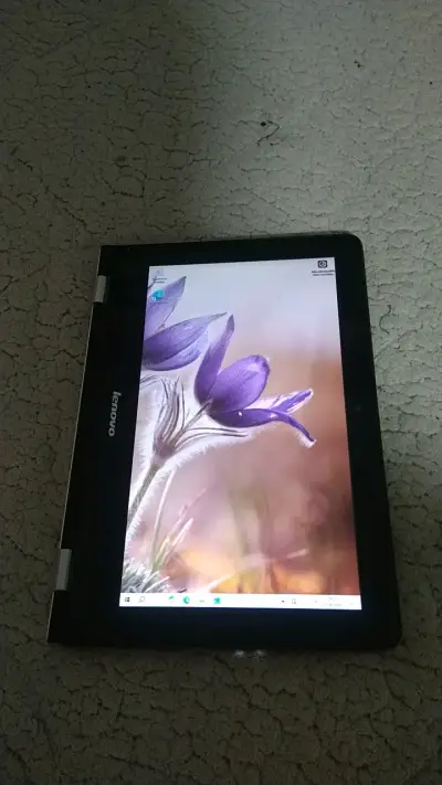 Laptop Lenovo Yoga 300 convertible - miniatura 3