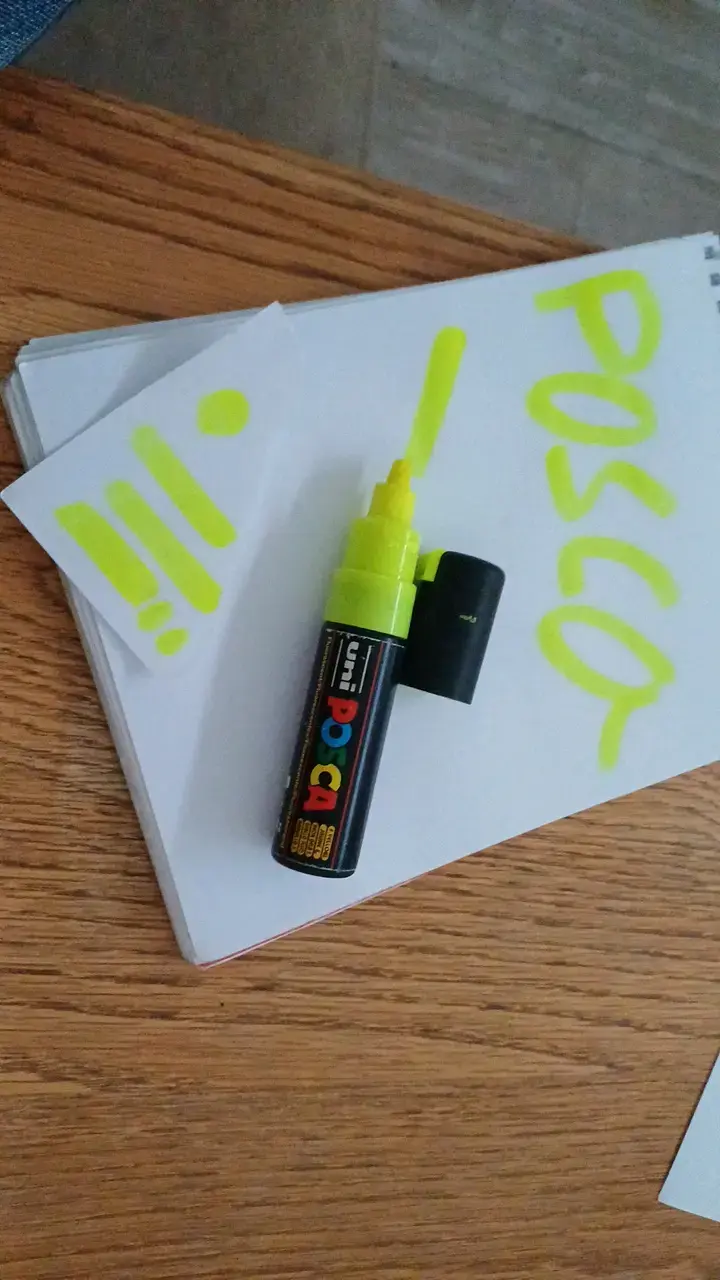 Marcador amarillo Uni Posca punta gruesa - 1