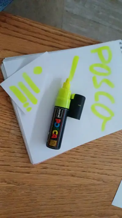 Marcador amarillo Uni Posca punta gruesa - miniatura 1