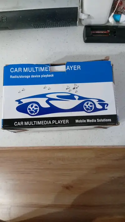 Radio para auto universal - miniatura 1