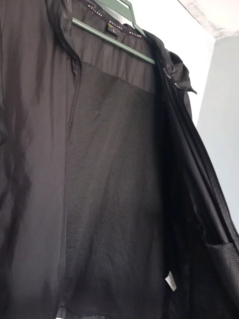 Chaqueta negra cortavientos talla L - 2
