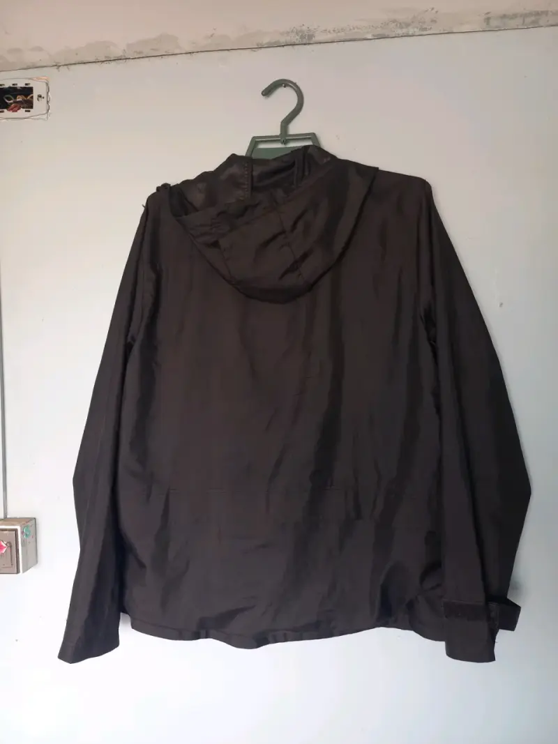 Chaqueta negra cortavientos talla L - 4