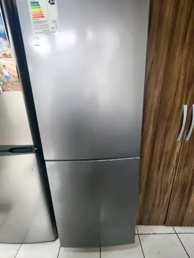 Refrigerador de dos puertas en buen estado - miniatura 1