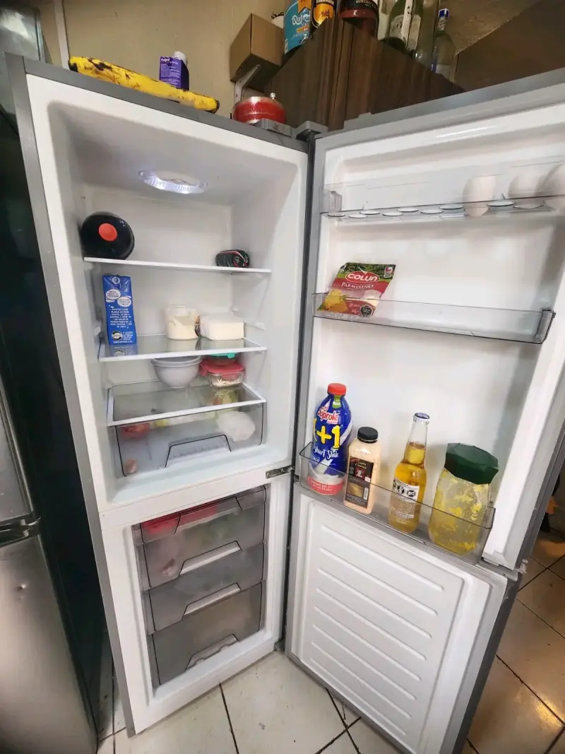 Refrigerador de dos puertas en buen estado - 2