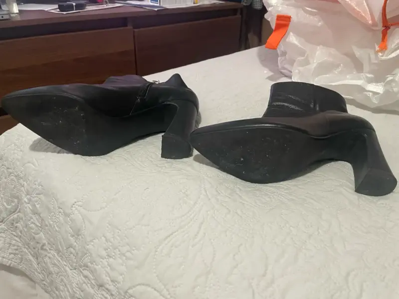 Botines de cuero negro con tacón alto - 1