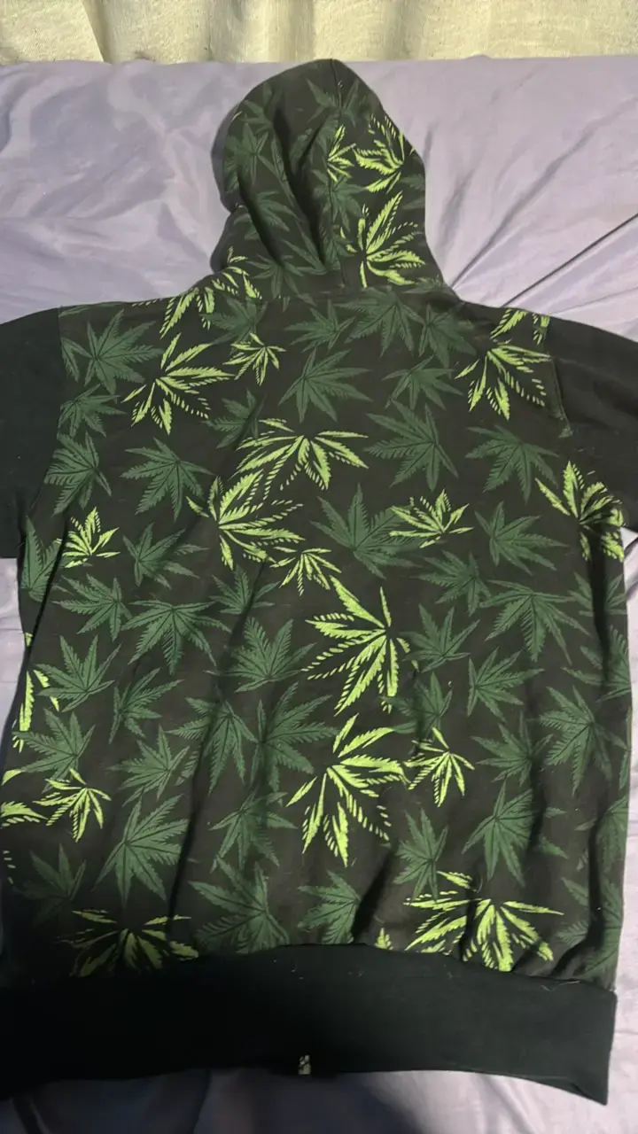 Polerón con capucha estampado de marihuana - 2