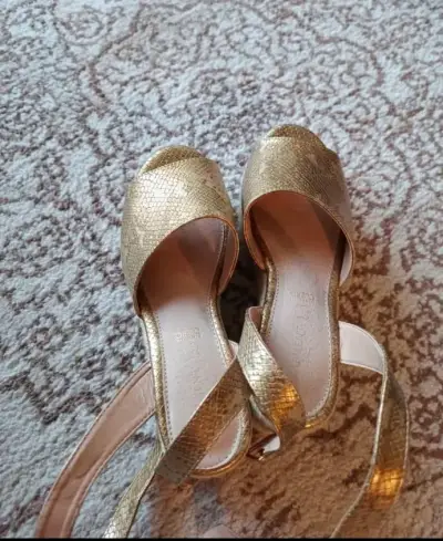 Sandalias doradas Basement - miniatura 2