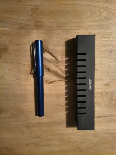 Pluma estilográfica azul Lamy con caja - miniatura 1