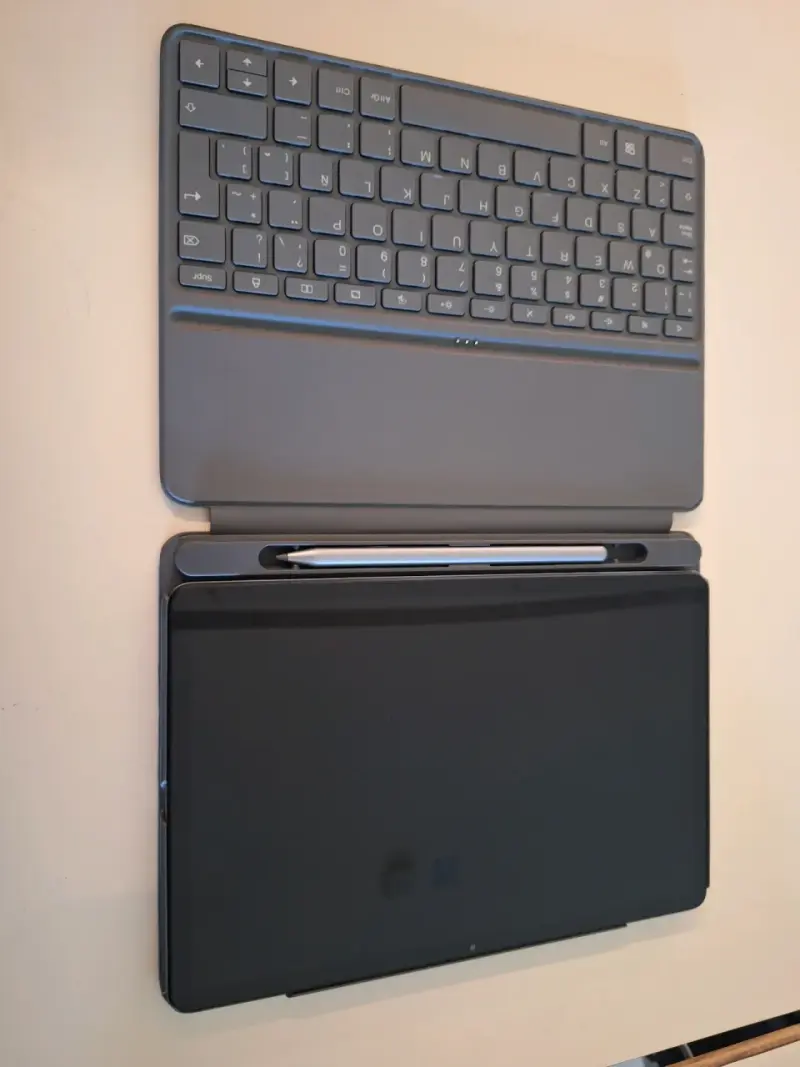 Tablet Lenovo con teclado y lápiz - 4