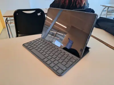 Tablet Lenovo con teclado y lápiz - miniatura 5