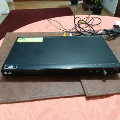 Reproductor de DVD LG con función Karaoke - miniatura 1
