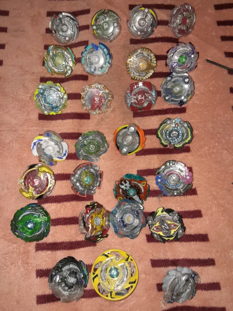 Beyblades burst +  lanzadores - 2