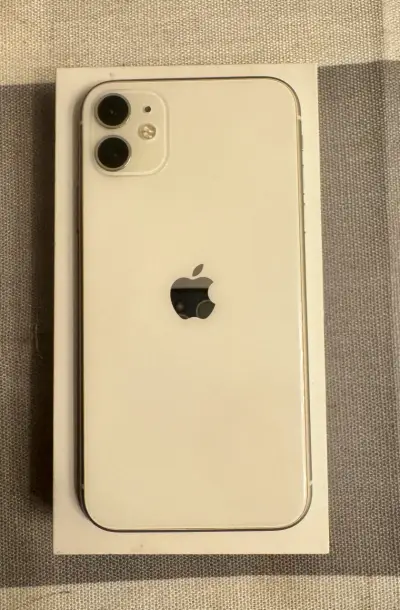 iPhone 11 Blanco en Buen Estado - miniatura 2