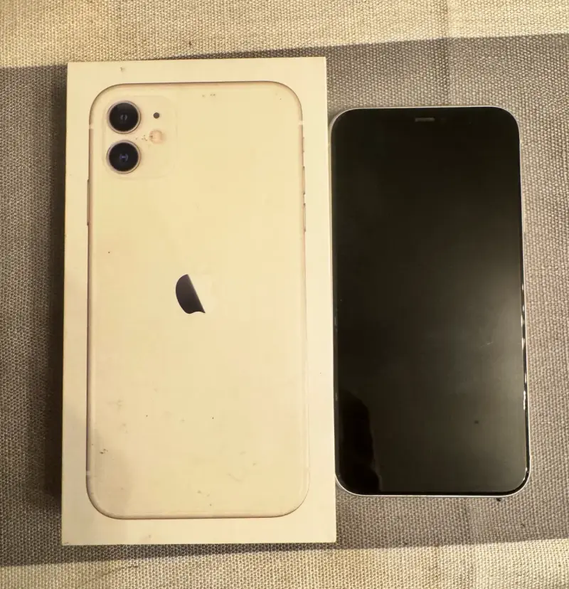 iPhone 11 Blanco en Buen Estado - 3