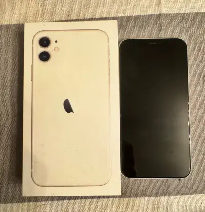 iPhone 11 Blanco en Buen Estado - miniatura 3