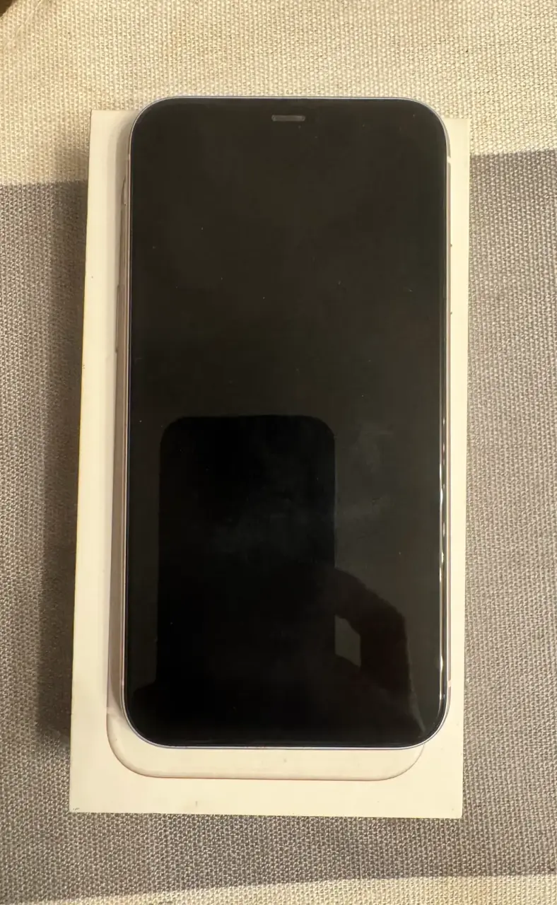 iPhone 11 Blanco en Buen Estado - 4