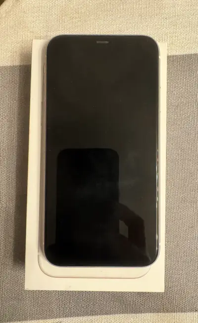 iPhone 11 Blanco en Buen Estado - miniatura 4