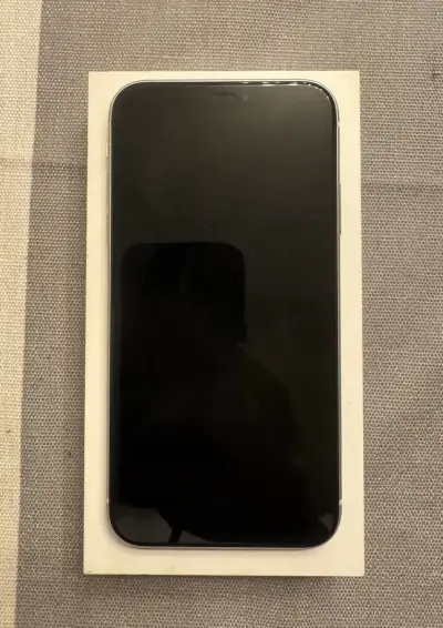 iPhone 11 Blanco en Buen Estado - miniatura 5