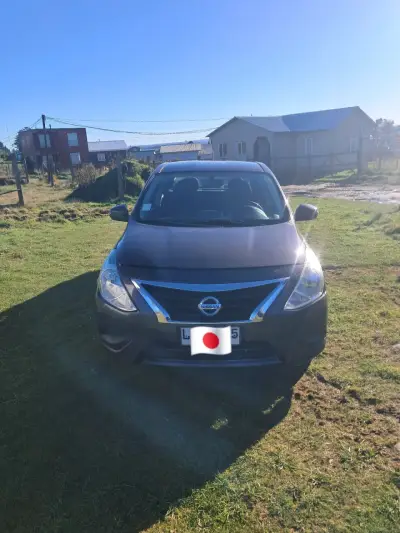 Nissan Versa 2019 en buen estado - miniatura 1