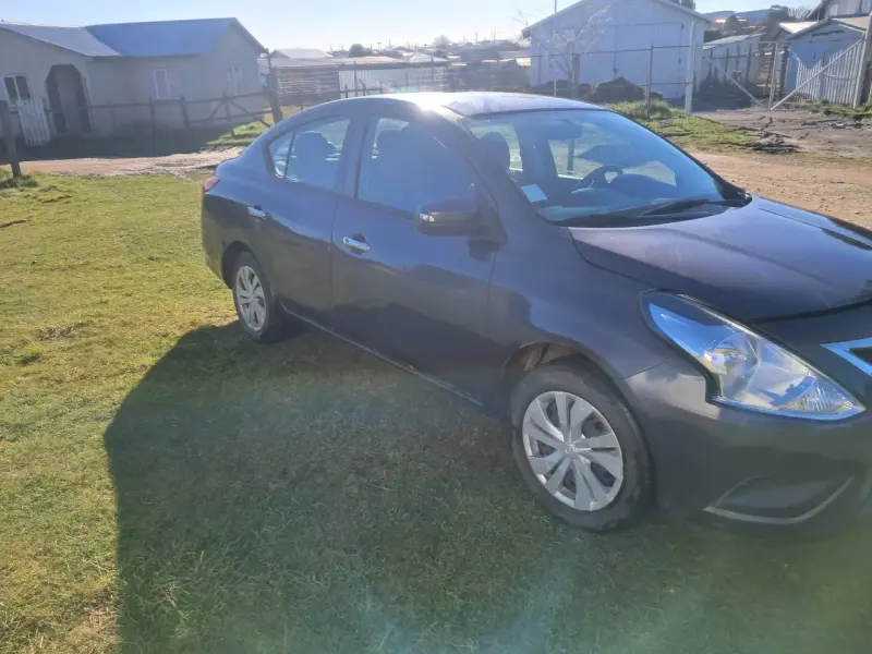 Nissan Versa 2019 en buen estado - 2